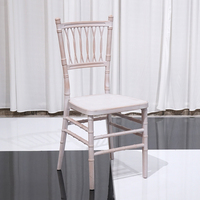 Fauteuil en plastique PP imitation bois durable avec assise et dossier rembourrés pour usage extérieur, repas, mariages et restaurants