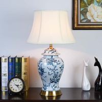 Lampe de table en porcelaine chinoise au meilleur prix, forme de fleur bleue et blanche, en vente