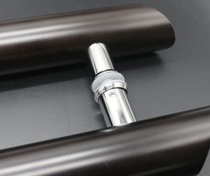 Manija de puerta de acero inoxidable para puerta de vidrio, tubo redondo con acabado de espejo satinado de alta calidad - Product Image 3