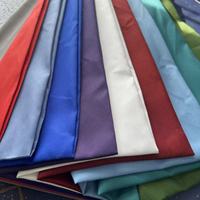 Günstiger Fabrikpreis Einfarbiger Bettwäschestoff 100% Polyester Mikrofaserstoff Gefärbter Gebürsteter Bettwäschestoff Bettlakenstoff-Rolle