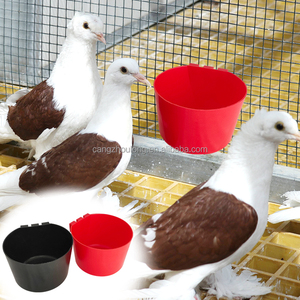 Mangeoires et abreuvoirs pour pigeons YYX LMB14 noir et rouge, accessoires bon marché à suspendre, mangeoire automatique pour pigeons de 1L - Product Image 1