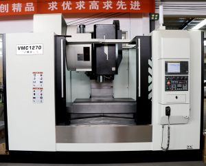 Centre d'usinage contrôleur Siemens Machine verticale <span class=keywords><strong>VMC</strong></span> Prix <span class=keywords><strong>de</strong></span> la fraiseuse CNC VMC1270 - Product Image 2