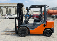 Chariot élévateur Toyota FD30T d'occasion de Dubaï, capacité 1000-3000 kg, comprend moteur, boîte de vitesses, pompe - Rapports et inspection vidéo