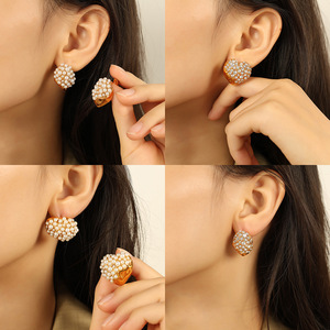 ต่างหูมุกทรงหัวใจ ชุบทอง 18K ตัวเรือนสแตนเลสสตีล แบบฝังขอบ สำหรับใส่ทุกวัน - Product Image 4