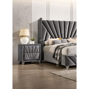 โต๊ะข้างเตียงหุ้มผ้าสีเทาพร้อมขาโครเมียม เฟอร์นิเจอร์ห้องนอน - Product Image 4