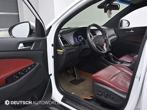 Hyundai Tucson 2.0 CRDi Automatique Diesel SUV Compact d'occasion coréen fiable avec faible consommation de carburant et moteur puissant - Product Image 2