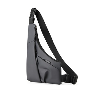 Sac à dos de voyage en gros ajusté pour homme, en cuir, avec porte-cartes triangulaire, idéal pour le sport, le cyclisme et l'équitation - Product Image 3