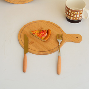 Tabla de bambú redonda para pizza, color madera natural, para servir carne, postres y en fiestas. - Product Image 4