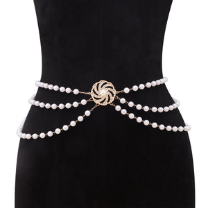 โซ่คาดเอวแฟชั่น ดีไซน์ดอกไม้ประดับมุกเทียม สีทองขาว สำหรับงานปาร์ตี้ แบบพันหลายรอบ - Product Image 1