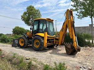 รถตักล้อยาง JCB รุ่น 4CX พร้อมแขนขุดไฮดรอลิก บุ้งกี๋หน้า เครื่องยนต์มิตซูบิชิ แรงบิดสูง สีเหลือง อุปกรณ์ก่อสร้าง - Product Image 2