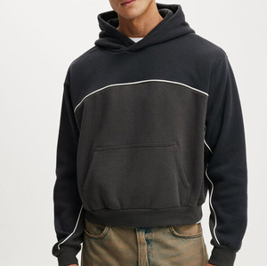 Sweat à capuche ample avec doublure réfléchissante personnalisée, poche kangourou sur le devant, bordures et ourlet côtelés, coupe courte, sweat à capuche de survêtement graphique - Product Image 3