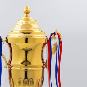 Trofeo <span class=keywords><strong>de</strong></span> Metal Grande, Fabricación Personalizada, Base Cuadrada <span class=keywords><strong>de</strong></span> Madera Fundida a Presión, Premios para Campeones <span class=keywords><strong>de</strong></span> Ligas <span class=keywords><strong>de</strong></span> Fútbol - Product Image 2