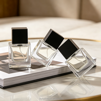 En stock, flacon de parfum carré haut de gamme, flacon en verre de 30 ml, flacon en verre de 50 ml, bouchon en bois noir, flacon vide avec vaporisateur