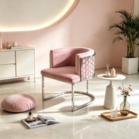 Chaise de salle à manger de luxe en velours rose confortable avec structure en acier inoxydable et design fauteuil pour la maison, le bureau et la salle à manger