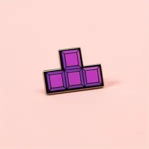 Op Maat Gemaakte Emaille Spel Paars Tetris Blok Retro Gaming Badge Puzzel Klassieke Videogame Oorbel Knop Zwart Metalen Tas Hoed Pinnen