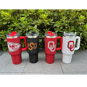 แก้วน้ำสแตนเลส 40 ออนซ์ ลายทีมฟุตบอล KC Chiefs NFL  ประดับเพชร  20 สี  แบบกำหนดเองได้ สำหรับเพื่อนร่วมงาน  ใช้เป็นของขวัญ - Product Image 1