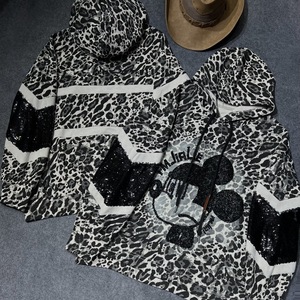 6911/<span class=keywords><strong>Felpa</strong></span> Oversize Nera a Coste, Resistente e Traspirante, <span class=keywords><strong>con</strong></span> Orsetto Paillettato e Dettagli a Strisce a Contrasto - Product Image 1