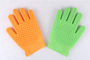 Экологичная силиконовая перчатка для ухода за животными с двусторонним массажем и расческой для удаления шерсти во время купания - Product Image 2
