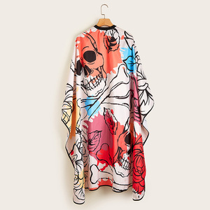Capa de peluquería con diseño de calavera, antiestática, para uso en salón y en casa - Product Image 1