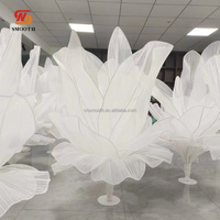 Décoration de mariage et d'événements SMOOTH : Fleurs géantes en organza de soie faites à la main, installation artistique populaire pour mariages