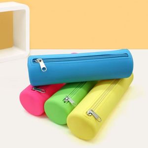 Trousse de Maquillage Tendance en Silicone Imperméable Grande Capacité Portable avec Fermeture Éclair à Motif Bonbons pour Pinceaux de Maquillage et Monnaie - Offre Spéciale - Product Image 4