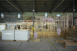 I negozi di abiti da sposa personalizzati per matrimoni mostrano soluzioni di decorazione per l'interior Design del negozio nuziale di lusso - Product Image 5