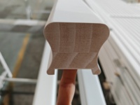 Modernes Design Weiß Grundierte Holz-Treppengeländer für Krankenhäuser, Hotels und Mehrfamilienhäuser - Einfache Montage