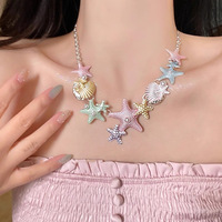 Collier Bohème Étoile de Mer et Coquillages avec Perles, Chaîne en Alliage aux Couleurs Vives, Pendentif Accessoire Tendance pour les Fêtes