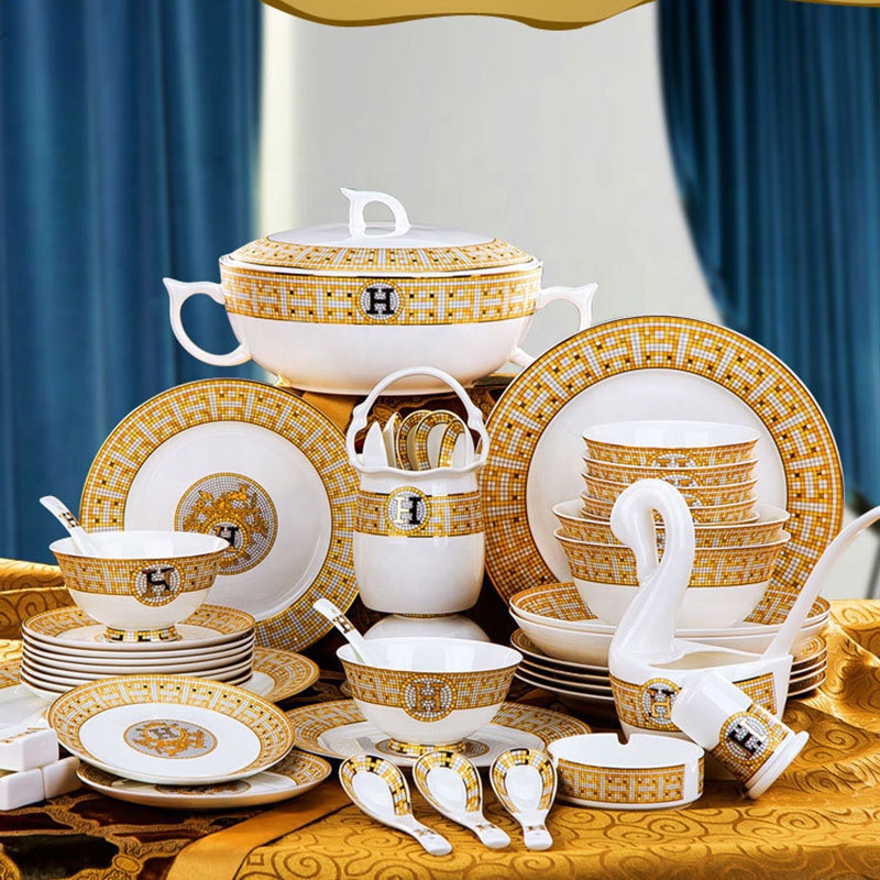 Tableware 60 टुकड़े चीनी मिट्टी की थाली कटोरा सेट चीनी मिट्टी के बरतन डिनर सेट बर्तन सेट थोक पश्चिमी यूरोपीय शैली हड्डी चीन