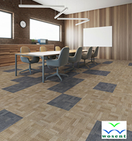 Dalles de moquette rembourrées en nylon polyamide jacquard lavables 50*50cm pour bureaux, sols commerciaux modernes ignifuges