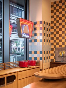 Conjunto de Muebles Modernos para Hotel con Mesas de Madera y Sofás Verdes para Uso Comercial en Estilo de Diseño Contemporáneo - Product Image 4
