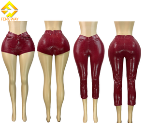 Pantaloncini Sexy da Donna <span class=keywords><strong>in</strong></span> Ecopelle con Motivo a Serpente Estate 2025 Abbigliamento da Club Notturno Streetwear - Product Image 1