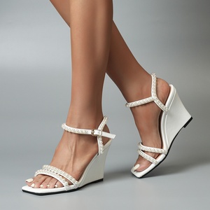 Sandales compensées à talon haut pour femme, à lacets et boucle, bout ouvert, sexy, pour l'extérieur, en caoutchouc, ajourées, ornées de perles, grandes tailles, collection printemps - Product Image 3