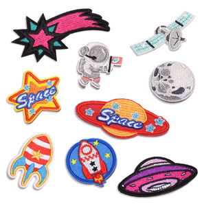 Op maat gemaakte 3D Puff Borduurwerk Fluweel Pailletten Strijkpatches Gepersonaliseerde Stoffen Logo Badge Warmtepers Fabriek Directe Groothandel - Product Image 3