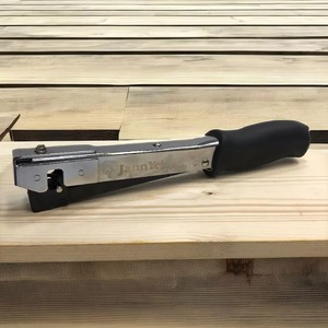 เครื่องยิงตะปูลมแบบมือถือ รุ่น Professional JY535 T50 ขนาด 6(1/4')-10มม.(3/8') สำหรับงานไม้ ตกแต่งบ้าน หุ้มพื้น ปูพื้น รับประกัน 1 ปี - Product Image 1