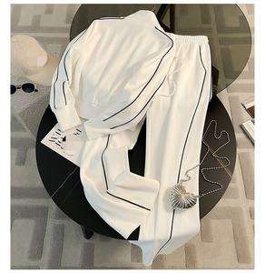 Conjunto Deportivo de 2 Piezas para Mujer de Otoño Casual con Sudadera de Cremallera y Manga Larga y Pantalones de Pierna Ancha a Rayas Sehe Fashion - Product Image 4