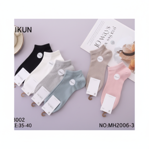 Calzini da barca in fibra di carbone leggeri da donna simpatici calzini coreani alla caviglia stampe a righe con Animal Cartoon per l'inverno - Product Image 1