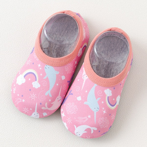 Xianghui enfants chaussures <span class=keywords><strong>de</strong></span> <span class=keywords><strong>plage</strong></span> bébé sol doux intérieur pantoufle plongée en apnée chaussettes <span class=keywords><strong>de</strong></span> bain garçons et filles anti-dérapant - Product Image 3