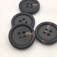 Kancing Resin Efek Kayu Berwarna Hitam Matte 32L Empat Lubang yang Dapat Disesuaikan untuk Jas dan Mantel