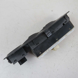 Pulsante Alzacristallo Anteriore Sinistro Usato Hyundai Accent Mk2 99-05 (76410) - Product Image 2