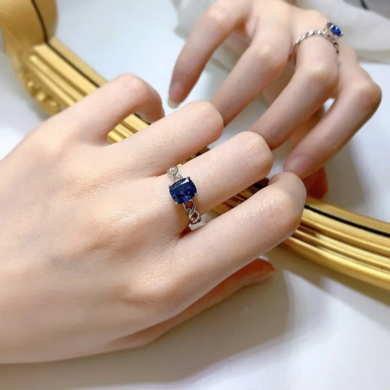 Tanzanite สีฟ้าสดใสตัดแหวนเงินสเตอร์ลิงสําหรับของขวัญหมั้นผู้หญิง