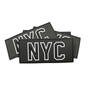 Badge en PVC 3D surélevé personnalisé, écussons de logo sur mesure pour chapeaux avec des designs personnalisés pour les couvre-chefs et les vêtements - Product Image 1