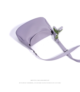 <span class=keywords><strong>Sac</strong></span> à bandoulière en cuir véritable de luxe au design épuré avec pendentif, sangle réglable, sacs à main demi-lune sous le bras pour femmes, idéal pour les trajets quotidiens - Product Image 4
