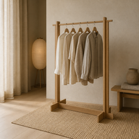 Porte-vêtements mural moderne en chêne à double tringle, poteaux carrés en bois massif, tringles en acier inoxydable doré, taille personnalisable