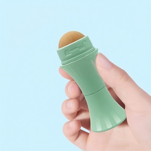 Rullo Assorbente Olio per Viso in Pietra Vulcanica Naturale, Strumento per Pulizia del Viso e Controllo dell'Olio - Product Image 1
