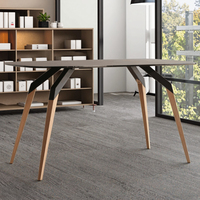 Table à manger moderne de luxe légère sur mesure d'usine chinoise avec pieds en métal et plateau en verre trempé pour hôtel et usage domestique