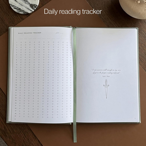 Diario de Lectura con Tapa Dura de Tela, Diseño en Dorado con Estampado de Luna, Estrellas y Flores - Product Image 3