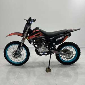 Moto tout-terrain d'<span class=keywords><strong>occasion</strong></span> 250cc, construction robuste, maniabilité fluide, prix abordable - Product Image 1