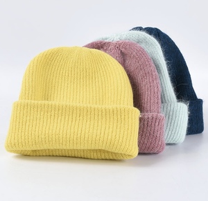 Gorro de punto acrílico de lana de Angora de piel de conejo al por mayor para mujer vestido cálido de invierno al aire libre estampado Digital para viajes - Product Image 1