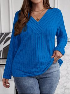 بلوزة نسائية أوروبية وأمريكية بلون موحد ومقاس كبير، تصميم جديد برقبة على شكل V وأكمام طويلة، سترة محبوكة - Product Image 3